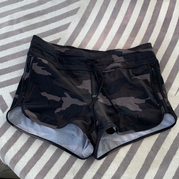 Freestyle camo surge short Outlet